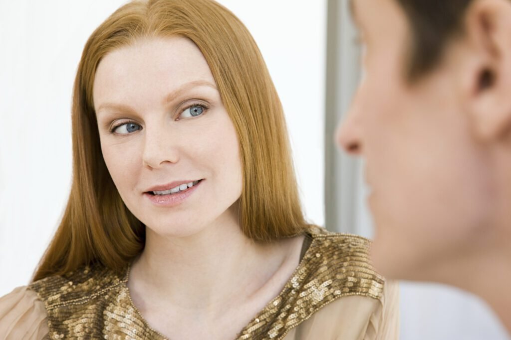 Mujer necesita al hombre que ve