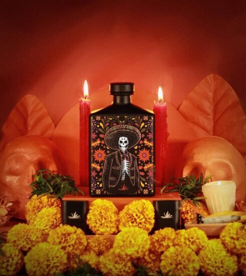 Descubre qué significa colocar tequila en la ofrenda de Día de Muertos y cómo Tequila Design transforma botellas personalizadas en recuerdos familiares.
