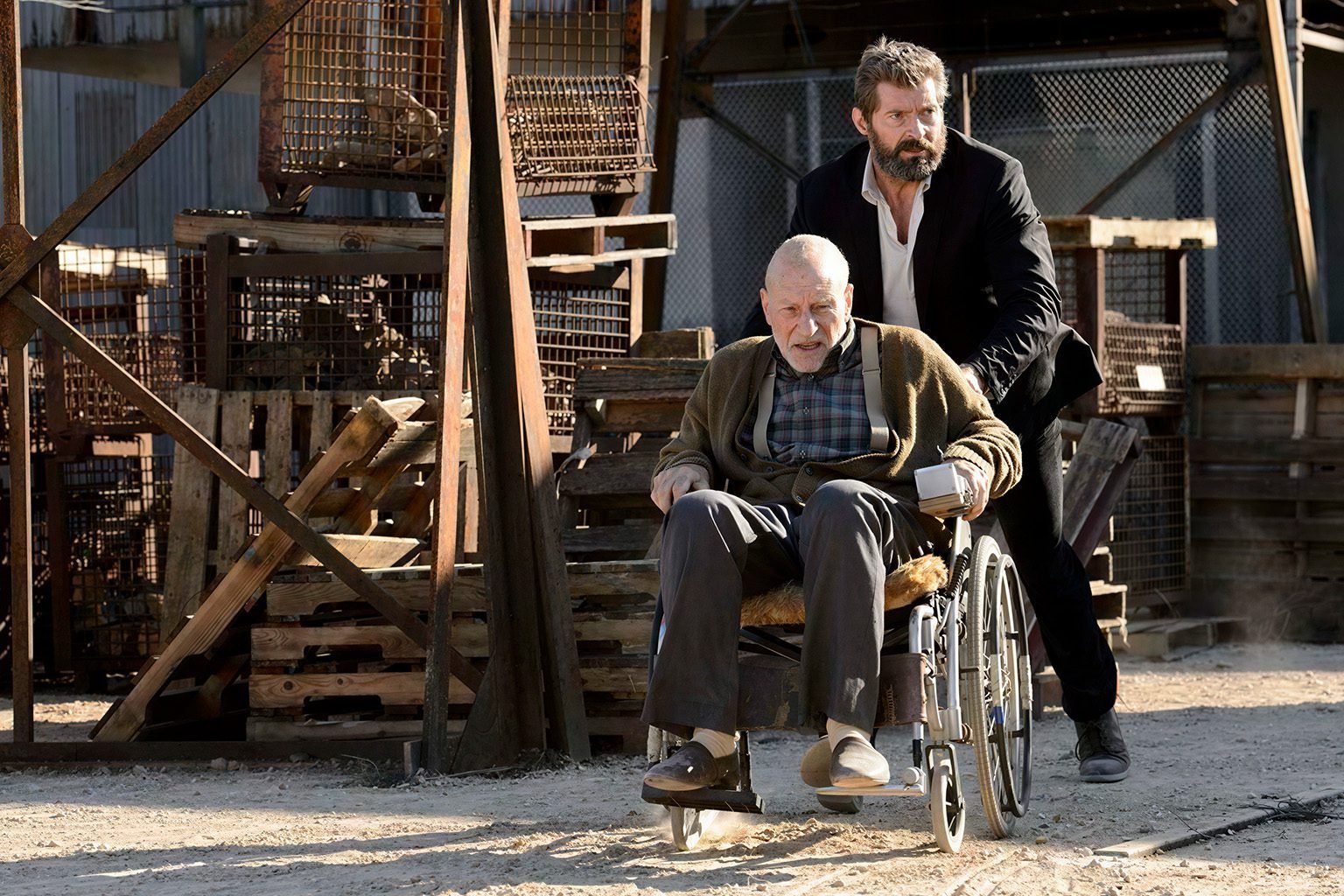 Patrick Stewart y Hugh Jackman en una escena de Logan