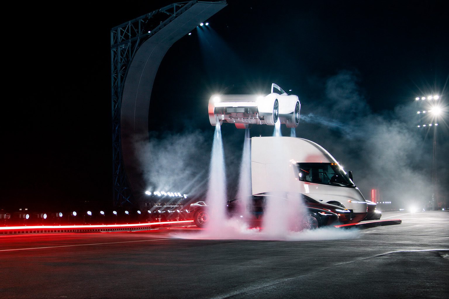 Prototipo del Tesla Roadster aterrizando durante la presentación en Texas