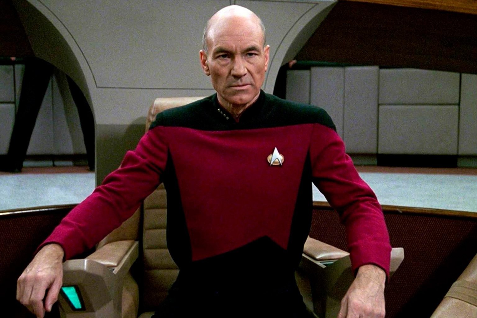 Sir Patrick Stewart interpretando a Jean-Luc Picard en Star Trek