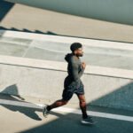 Una rutina de tres entrenamientos semanales puede ayudarte a comenzar a correr cinco kilómetros.